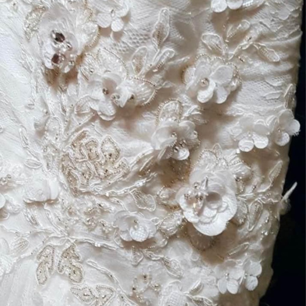 Brand new wedding dress Size 4
